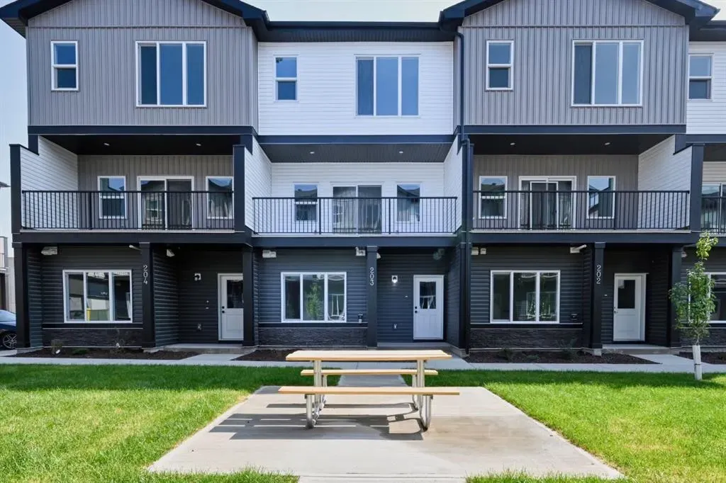 90 corner meadows Manor, #203