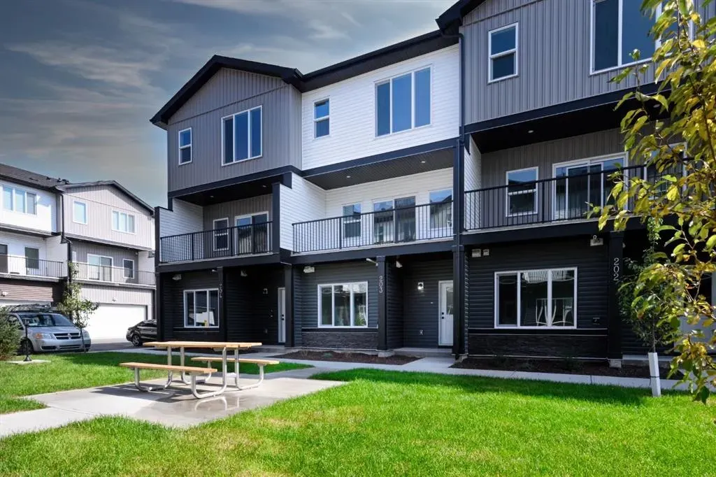 90 corner meadows Manor, #203