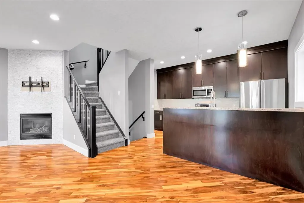 311 15 Avenue NE, #1