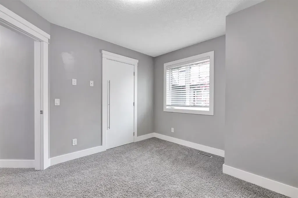 311 15 Avenue NE, #1