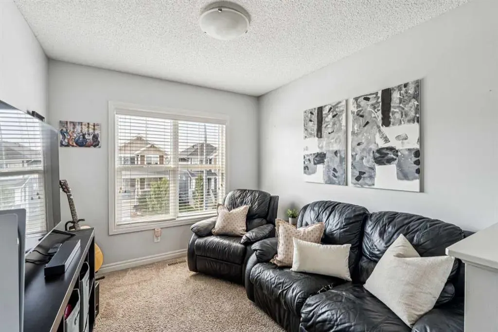 91 River Heights Green