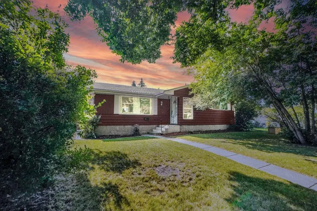 1447 Northmount Drive NW