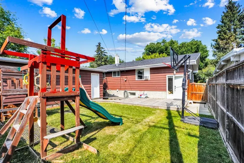 1447 Northmount Drive NW