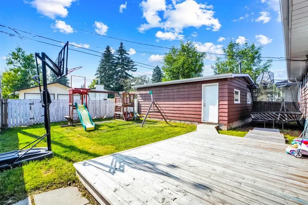 1447 Northmount Drive NW