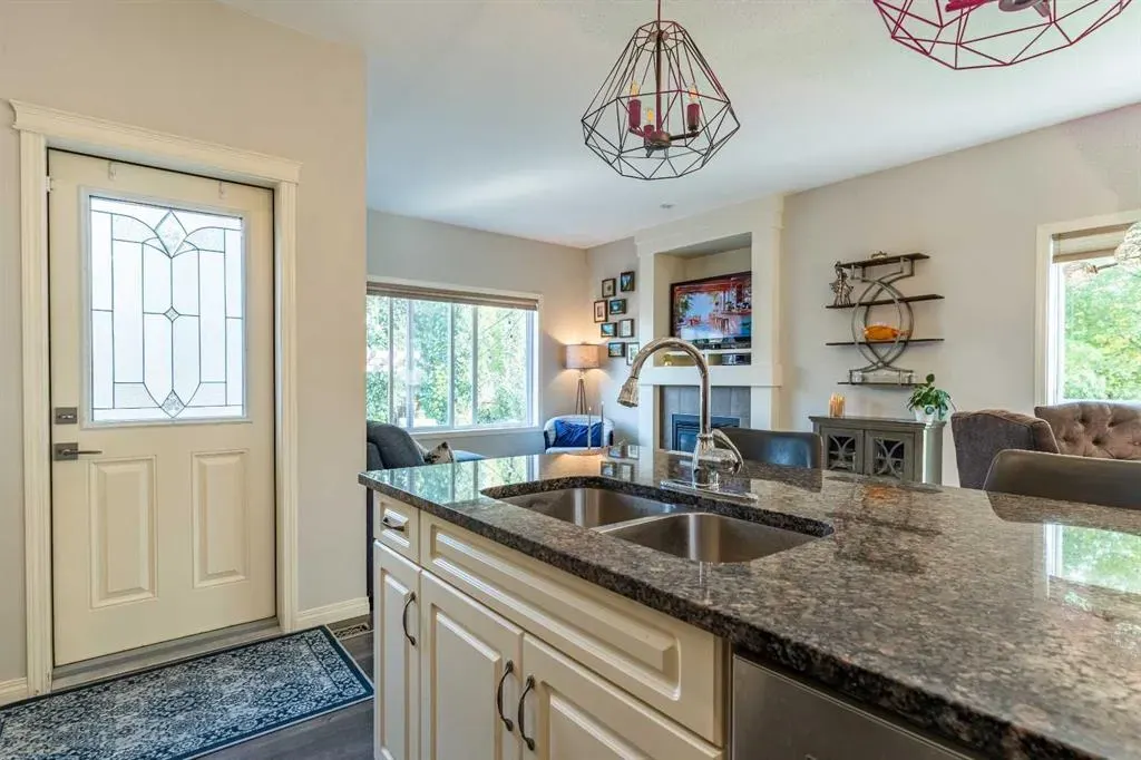 45 Mahogany Pointe SE