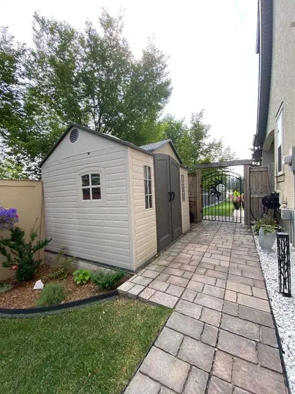 45 Mahogany Pointe SE