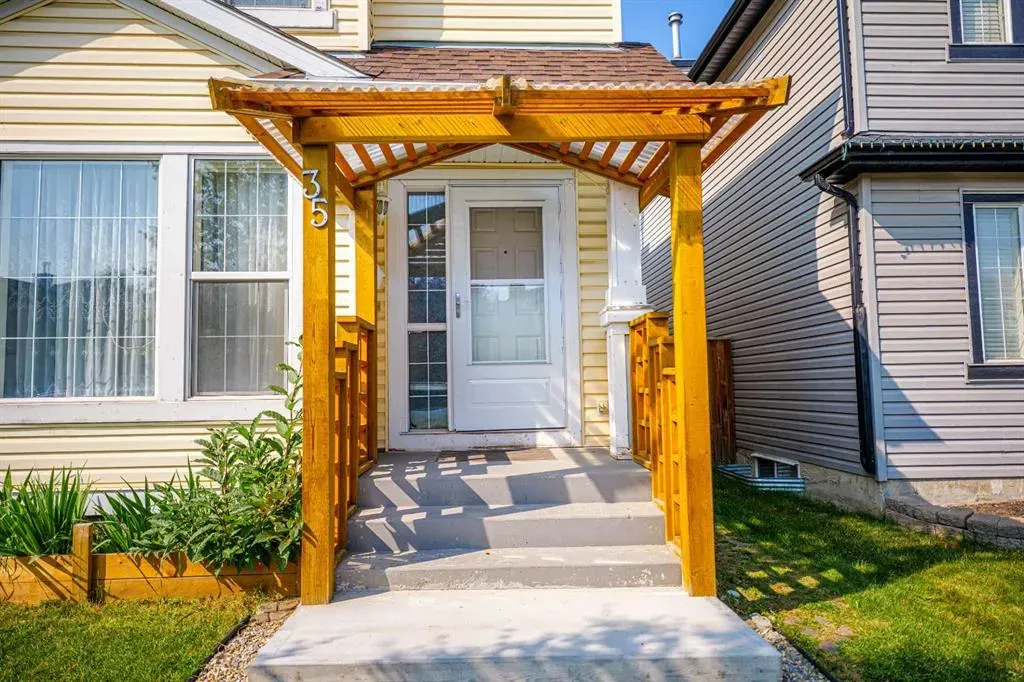 35 Bridlecrest Road SW