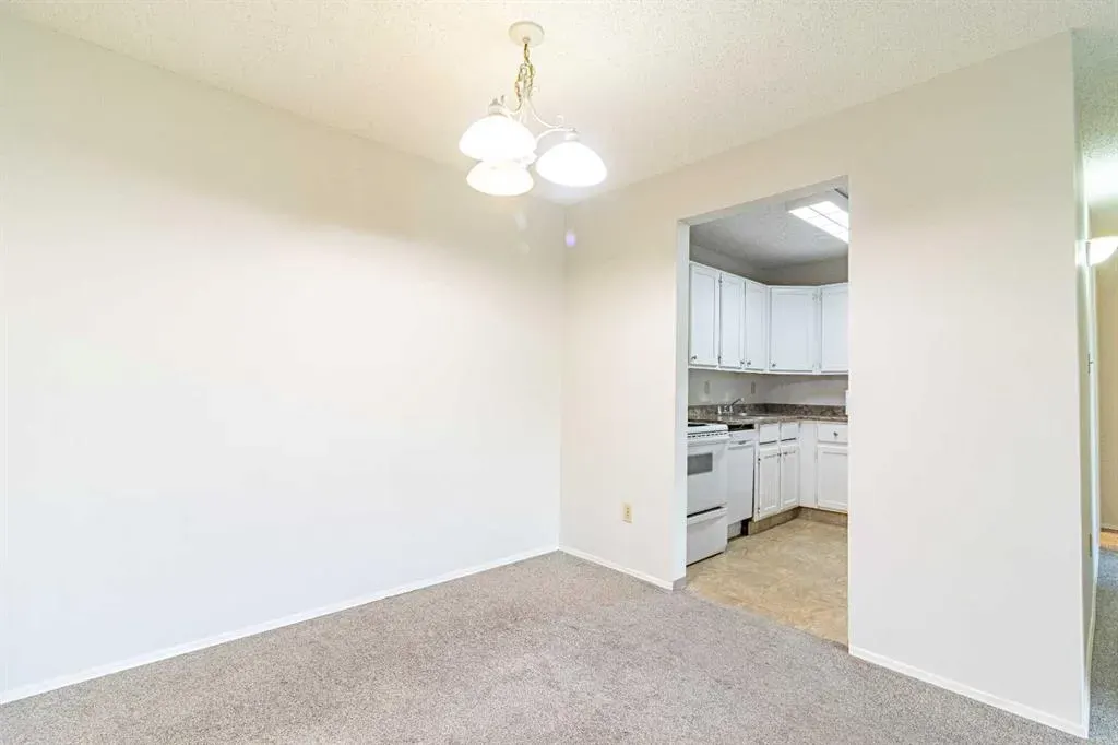 315 Southampton Drive SW, #6202