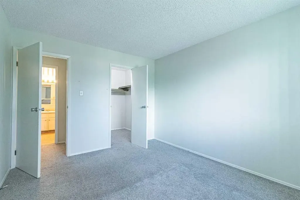 315 Southampton Drive SW, #6202