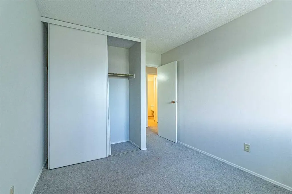 315 Southampton Drive SW, #6202