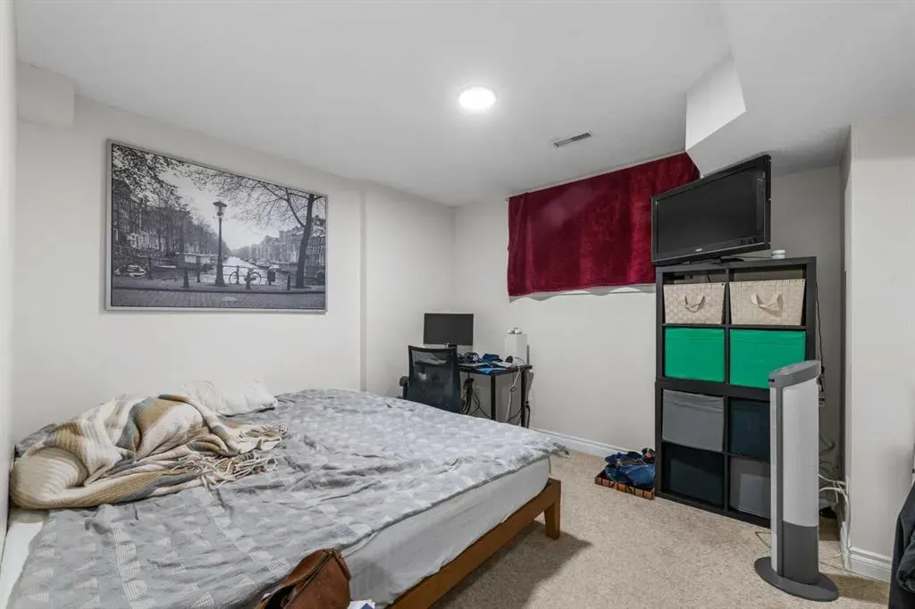 27 Cedarwood Lane SW