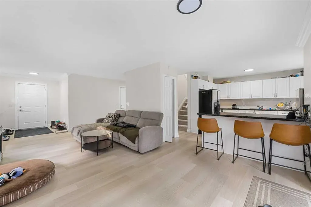 27 Cedarwood Lane SW