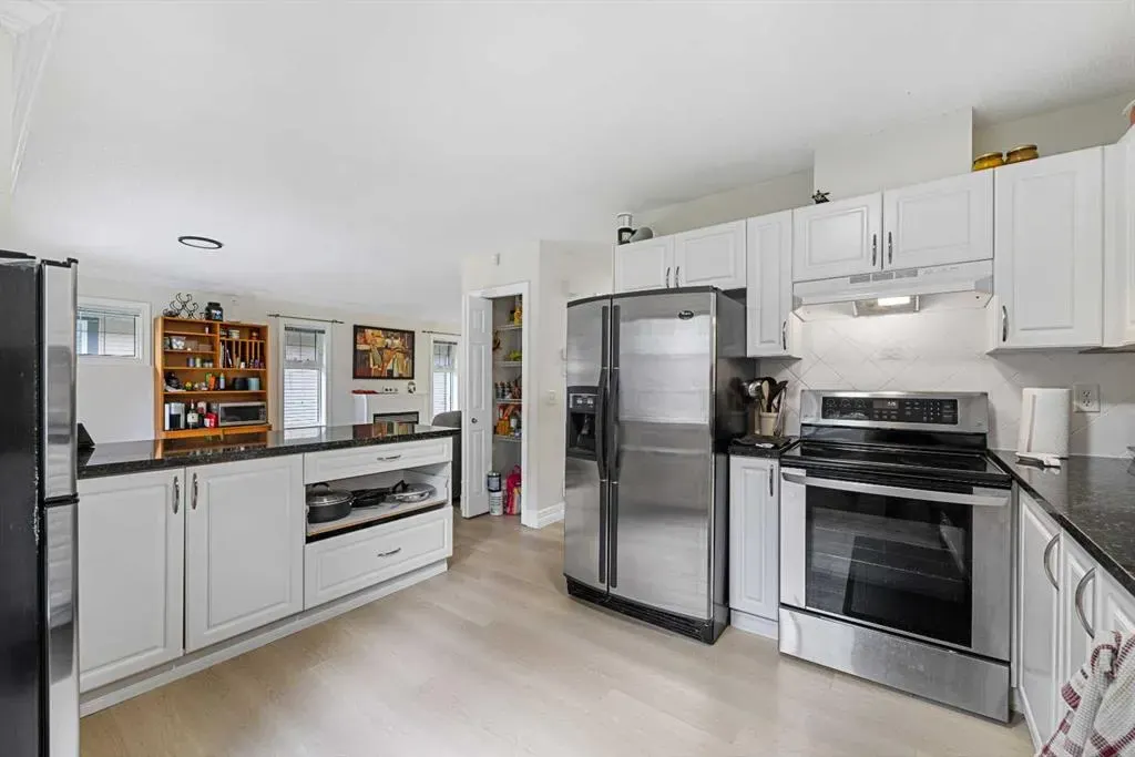 27 Cedarwood Lane SW
