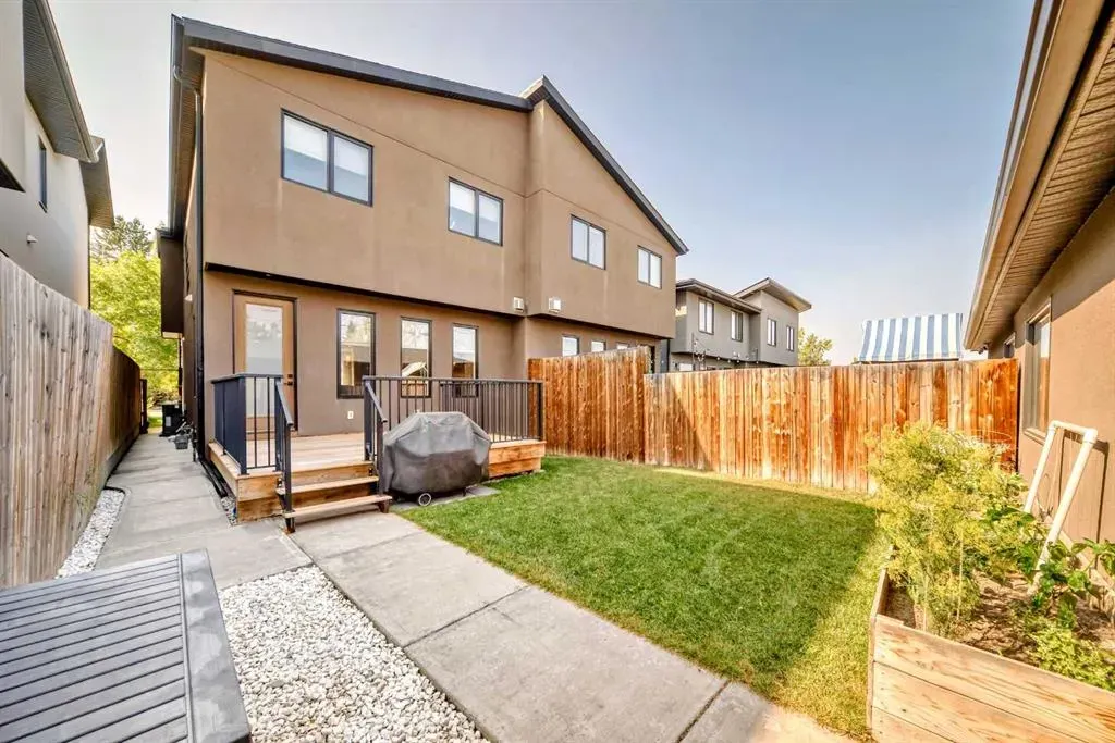 2808 39 Street SW