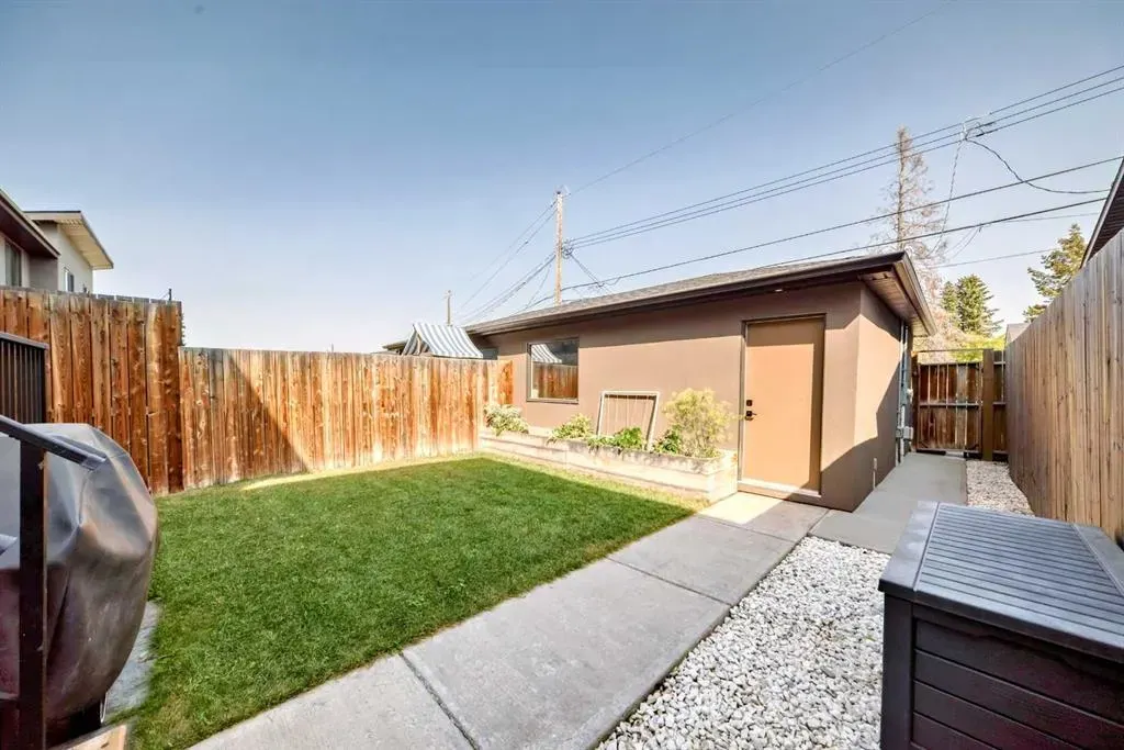 2808 39 Street SW