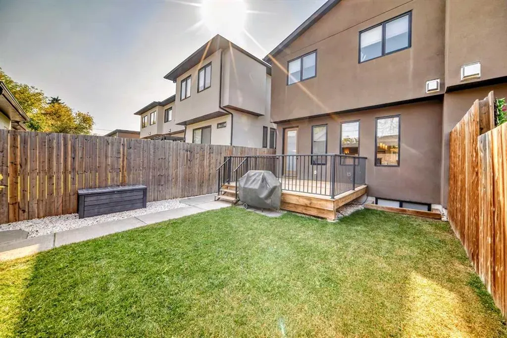 2808 39 Street SW