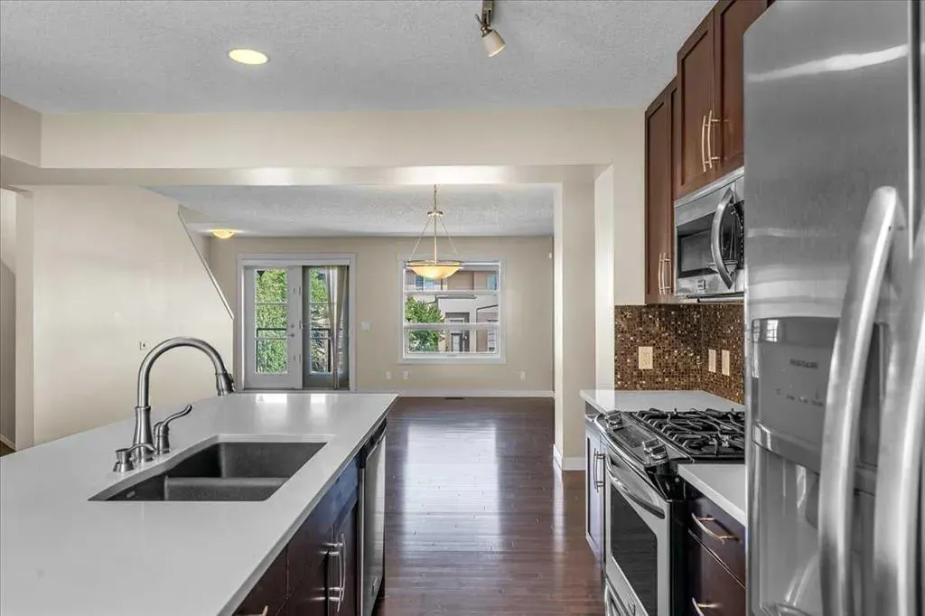 25 Aspen Hills Green SW