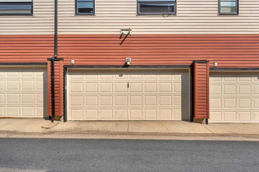 25 Aspen Hills Green SW