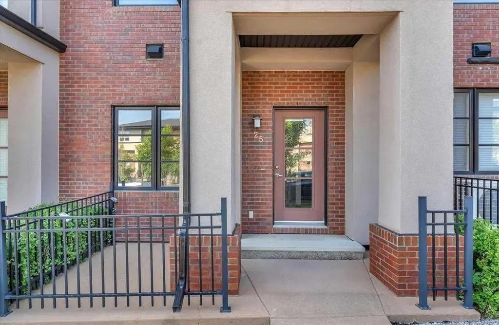 25 Aspen Hills Green SW