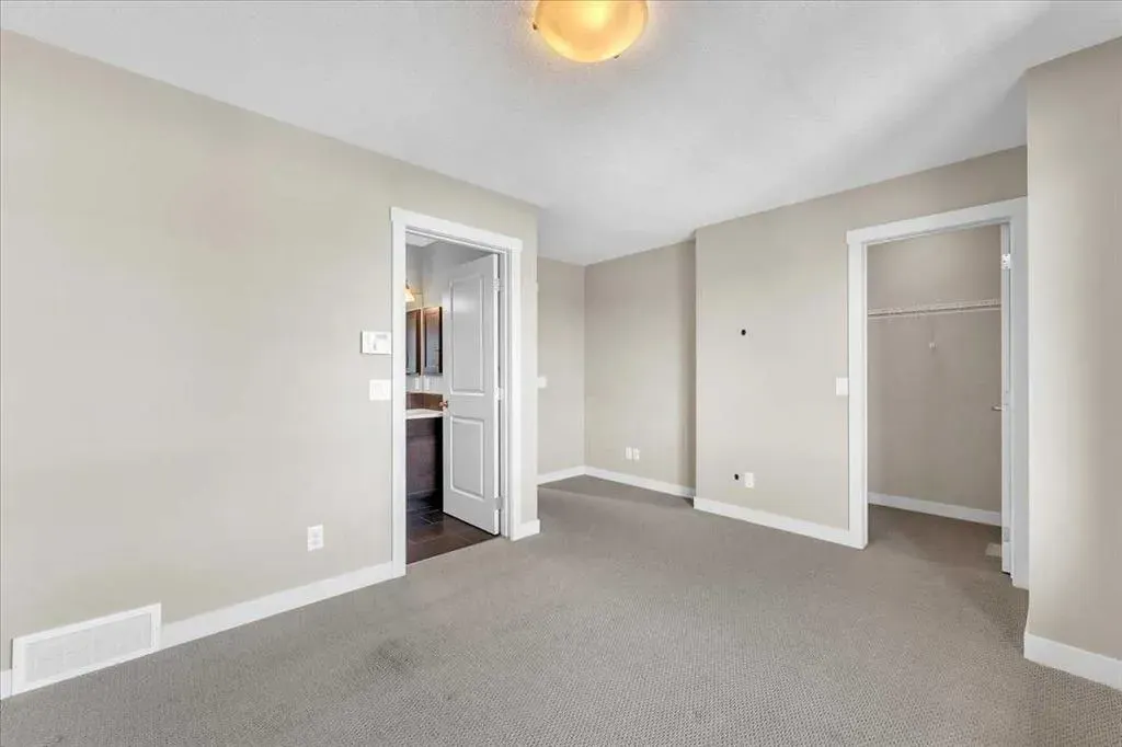 25 Aspen Hills Green SW