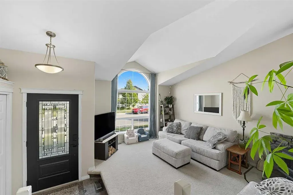 102 Dubois Crescent