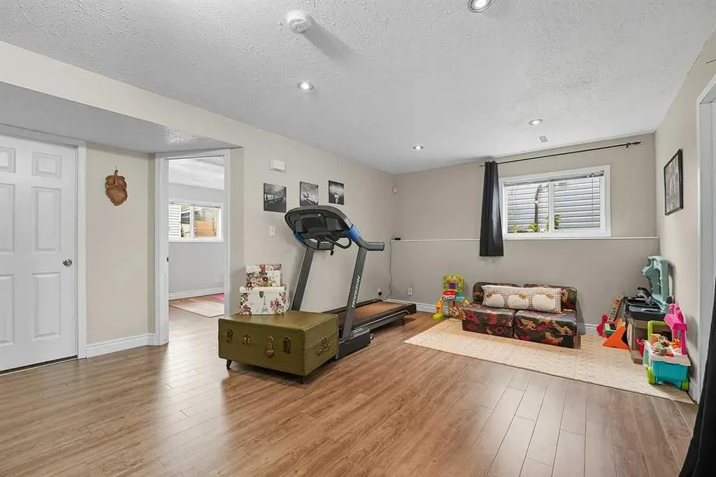 102 Dubois Crescent