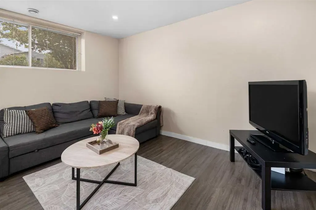 212 Woodbine Boulevard SW