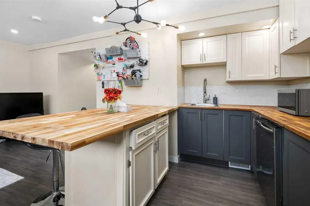 212 Woodbine Boulevard SW