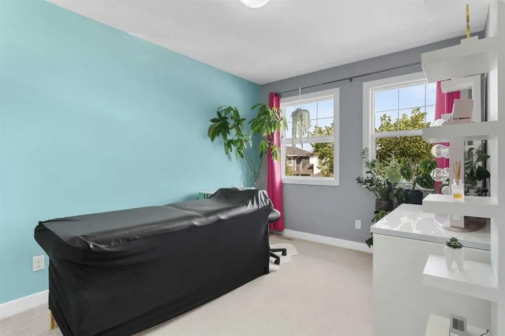 172 Evanspark Gardens NW