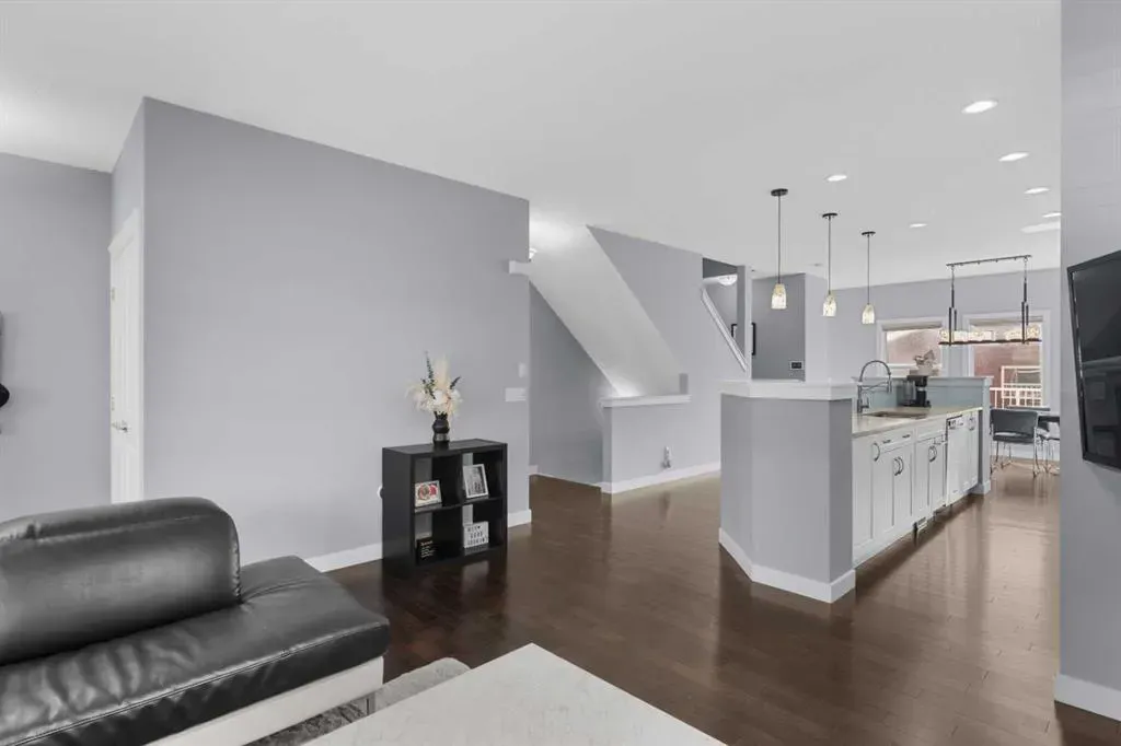 172 Evanspark Gardens NW