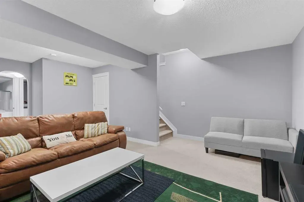 172 Evanspark Gardens NW