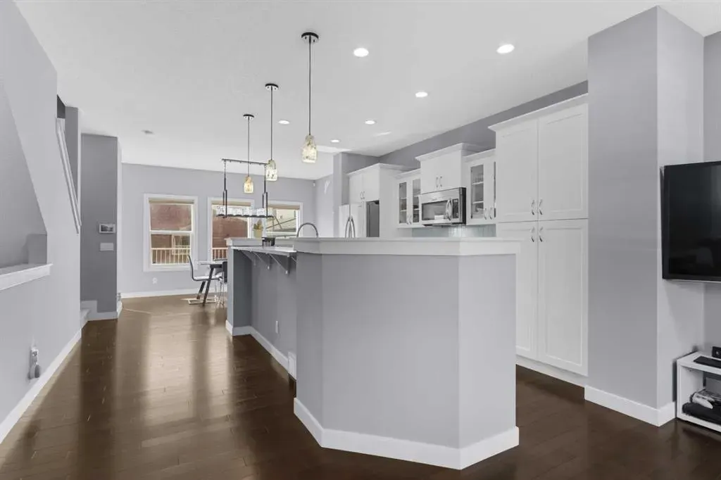 172 Evanspark Gardens NW