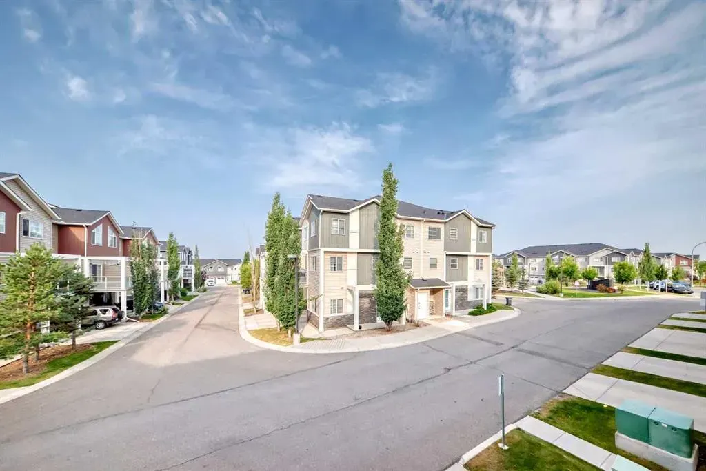 122 Redstone View NE