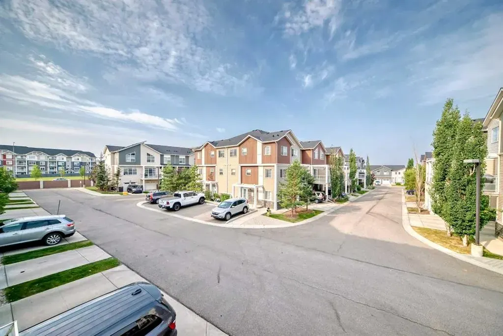 122 Redstone View NE