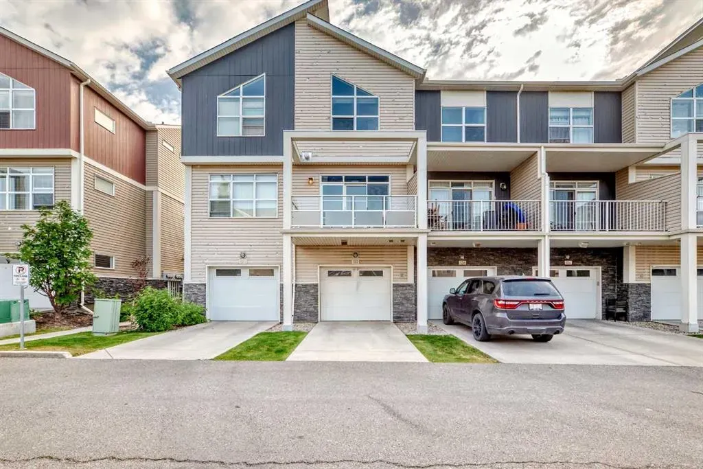 122 Redstone View NE