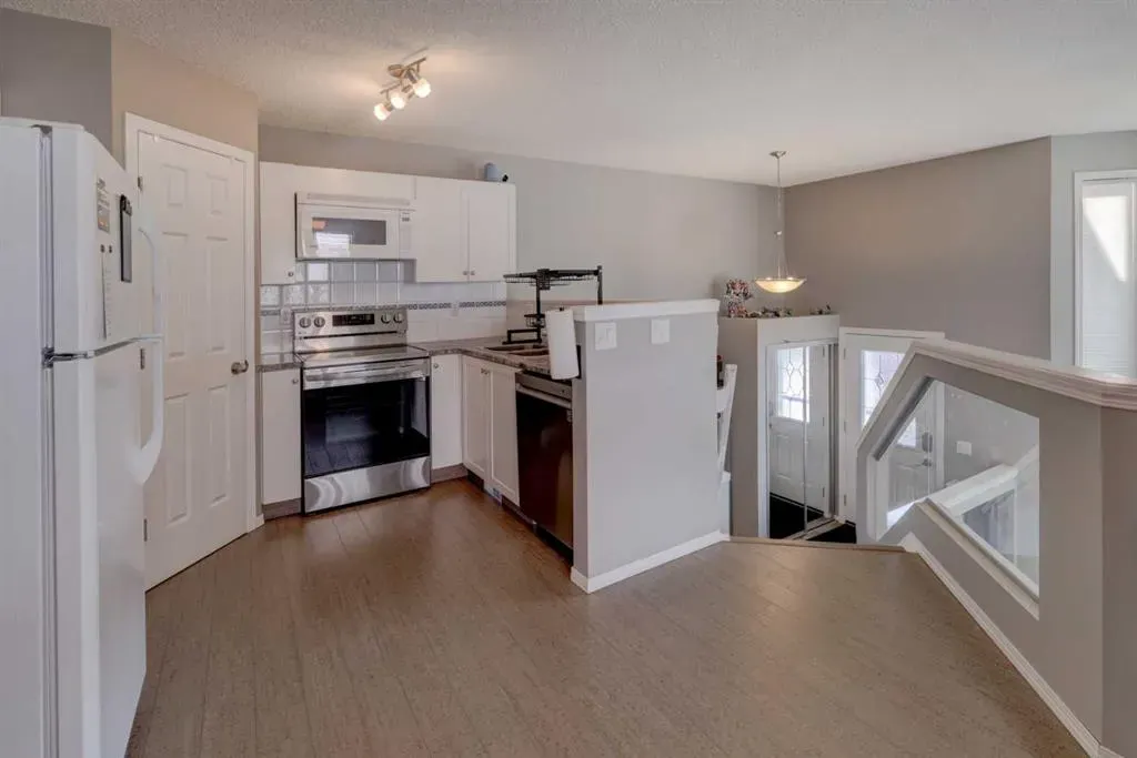 246 Arbour Grove Close NW