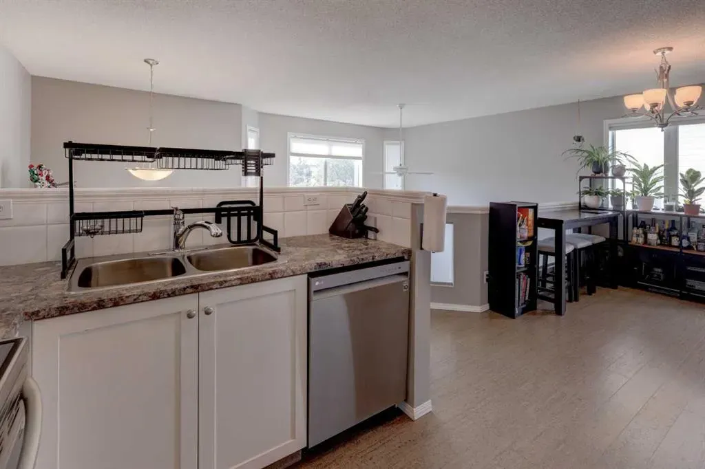 246 Arbour Grove Close NW