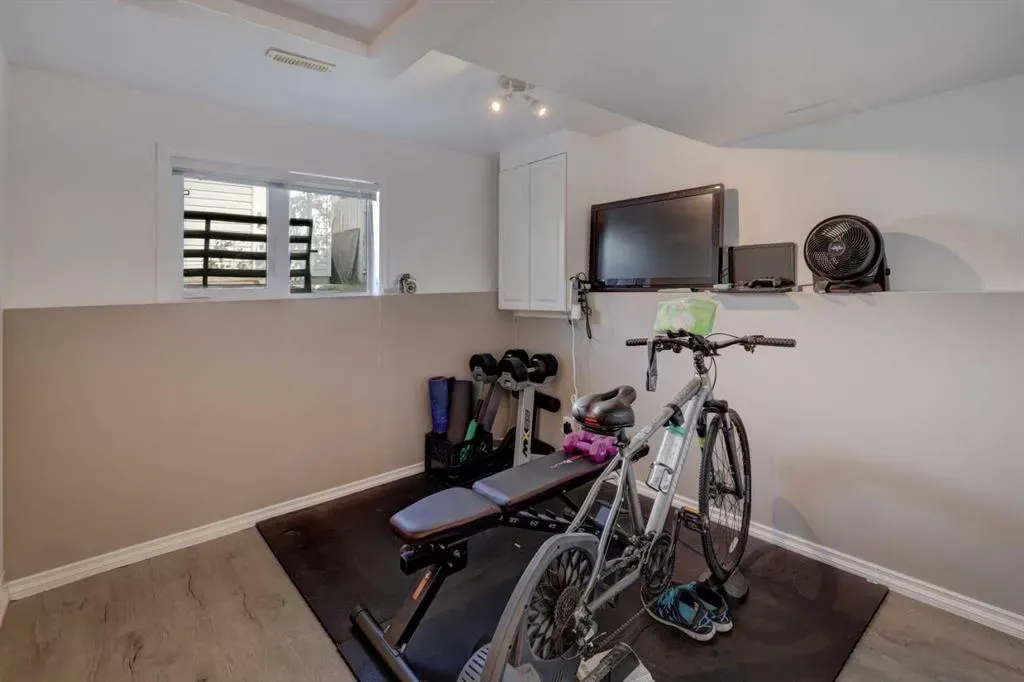 246 Arbour Grove Close NW