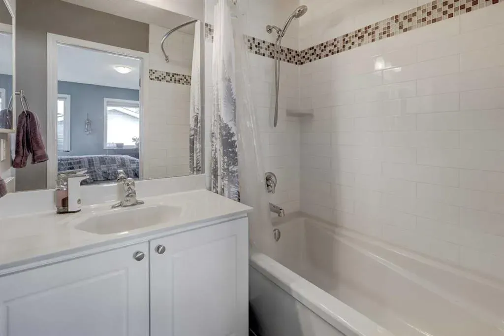 246 Arbour Grove Close NW