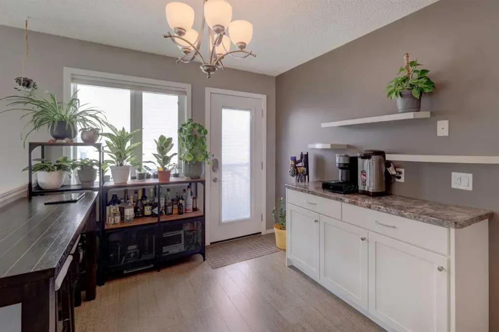 246 Arbour Grove Close NW