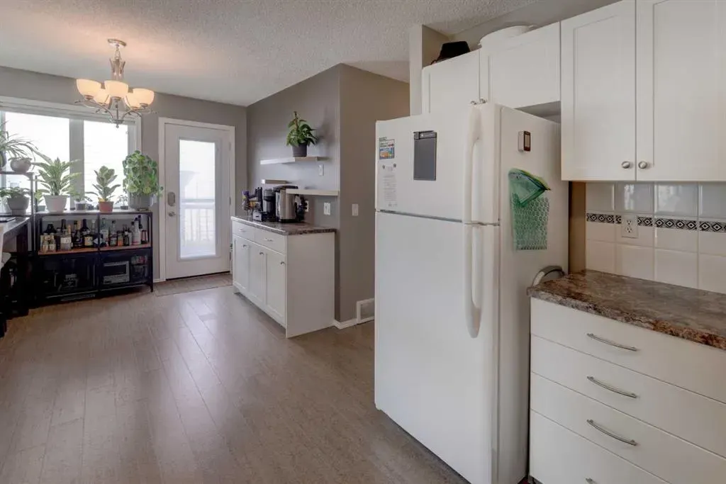 246 Arbour Grove Close NW