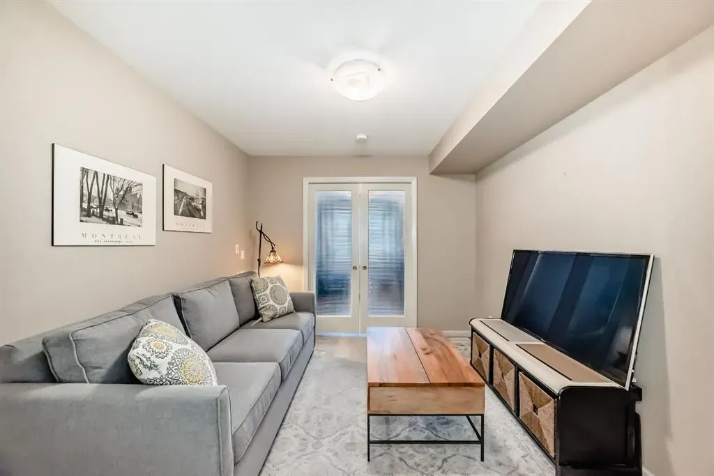 10 Market Boulevard SE, #2110