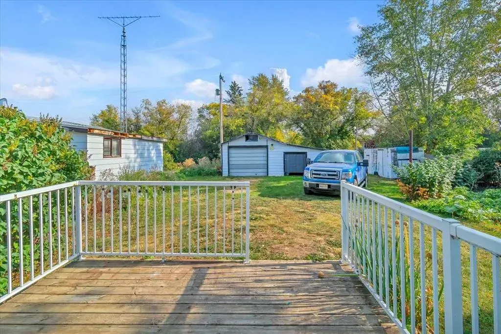 113 2nd Avenue E