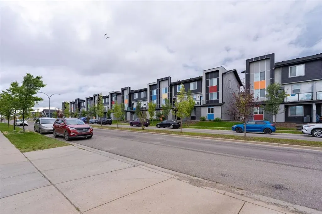 335 Redstone Walk NE, #203