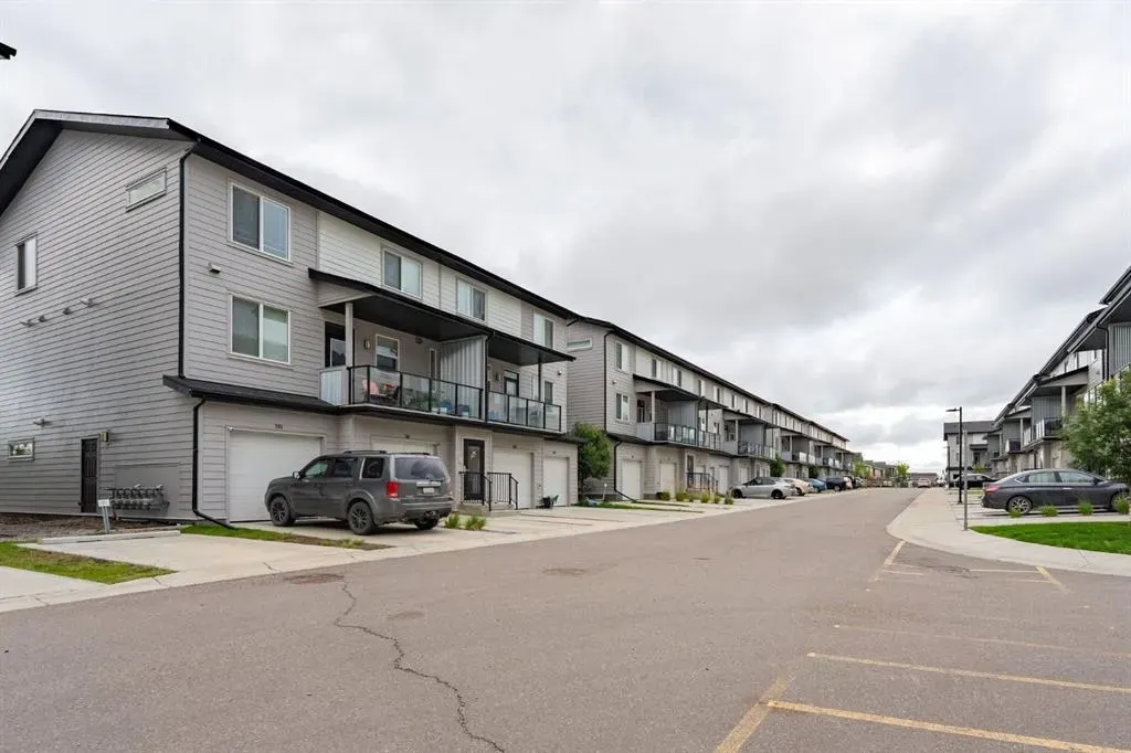 335 Redstone Walk NE, #203