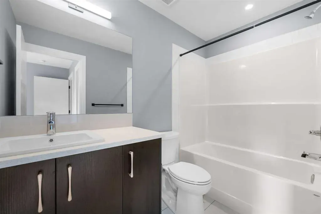 252 Walcrest View SE