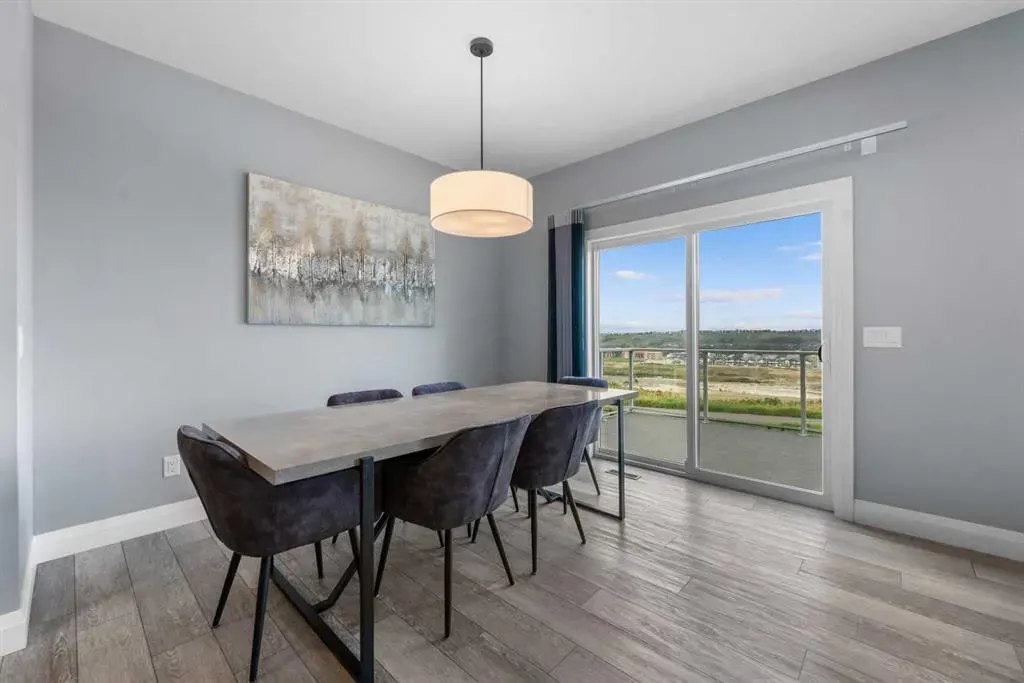 252 Walcrest View SE