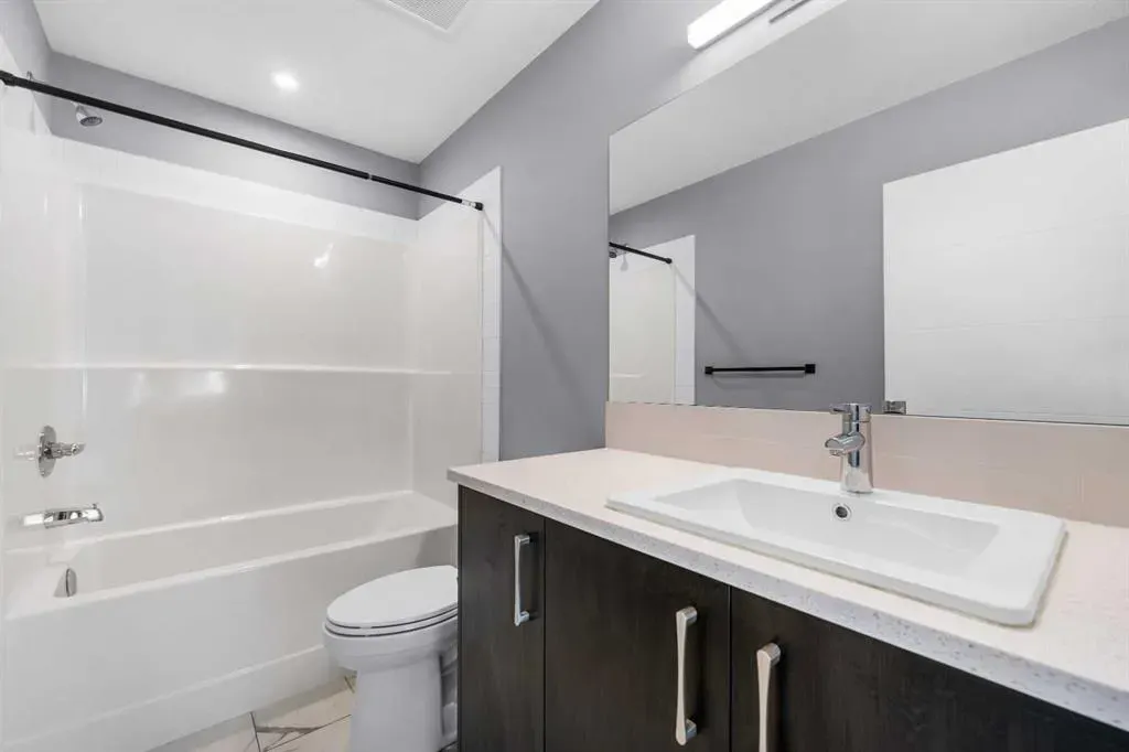 252 Walcrest View SE