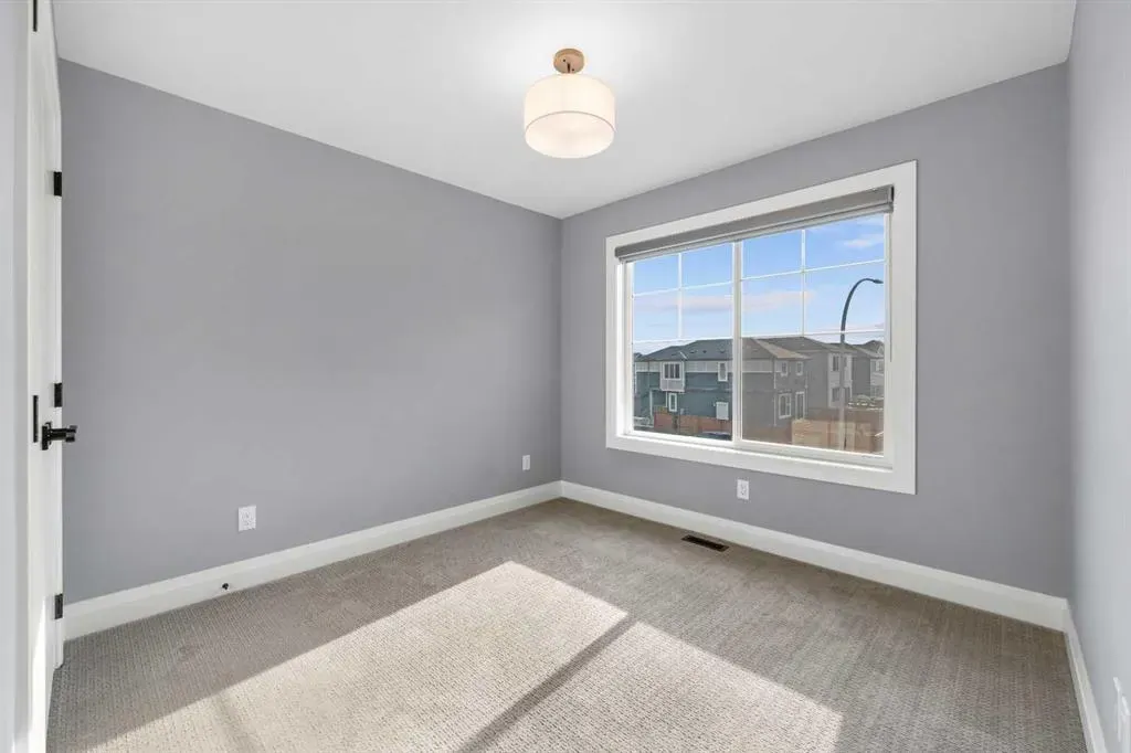 252 Walcrest View SE