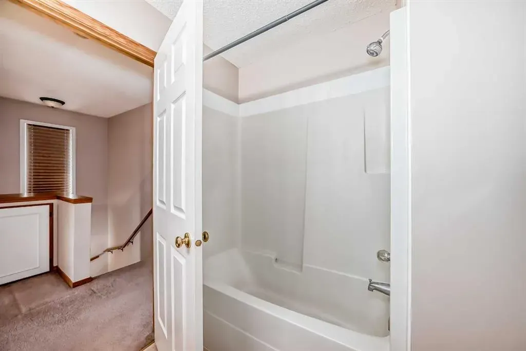 222 Rocky Ridge Court NW